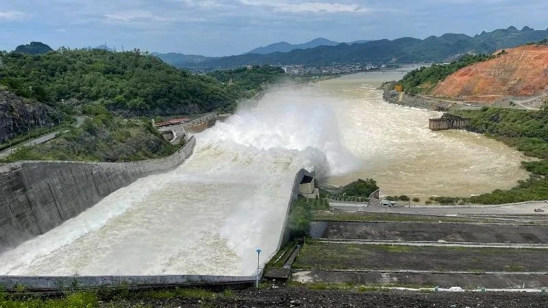 Bộ trưởng Nông nghiệp và Phát triển nông thôn lệnh Giám đốc Công ty thủy điện Sơn La mở 1 cửa xả đáy vào hồi 18 giờ ngày 24/7/2024.