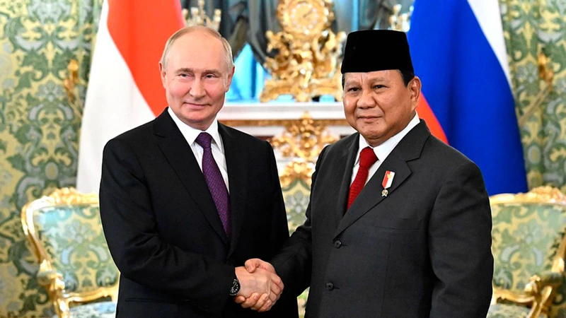 Tổng thống Nga Vladimir Putin (trái) và Tổng thống đắc cử, Bộ trưởng Quốc phòng Indonesia Prabowo Subianto. (Ảnh: Kremlin.ru)