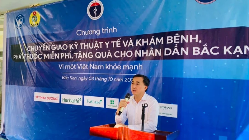 Thứ trưởng Bộ Y tế Trần Văn Thuấn phát biểu tại chương trình chuyển giao kỹ thuật.