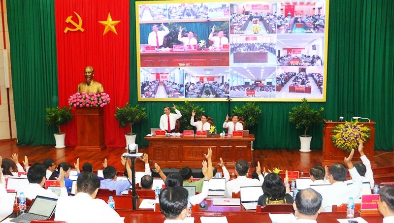 Ban Chấp hành Đảng bộ tỉnh Hậu Giang biểu quyết thông qua đề án.