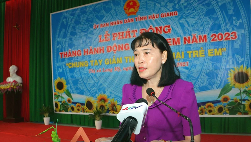 Phó Chủ tịch UBND tỉnh Hậu Giang, Hồ Thu Ánh phát biểu tại buổi lễ.