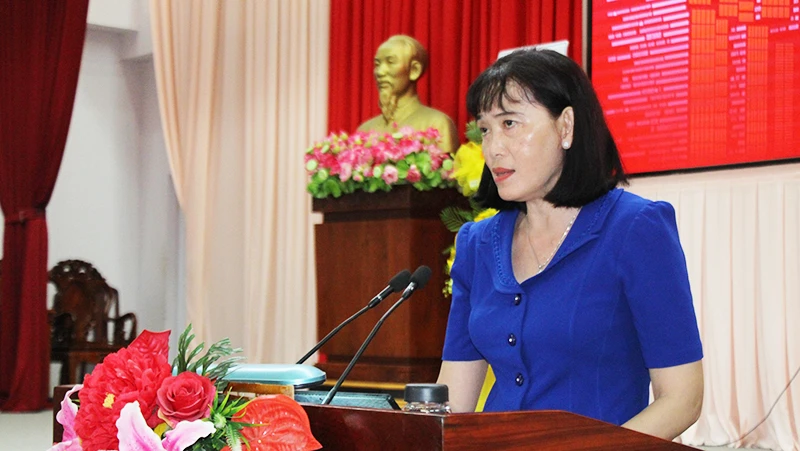 Phó Chủ tịch Ủy ban nhân dân tỉnh Hậu Giang Hồ Thu Ánh phát biểu tại hội nghị.