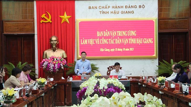 Đồng chí Đỗ Văn Phới, Phó Trưởng ban Ban Dân vận Trung ương, phát biểu tại buổi làm việc tại tỉnh Hậu Giang.