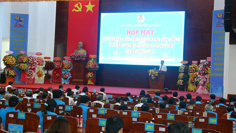 Quang cảnh buổi họp mặt.