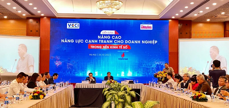 Quang cảnh Diễn đàn "Nâng cao năng lực cạnh tranh của doanh nghiệp trong nền kinh tế số"