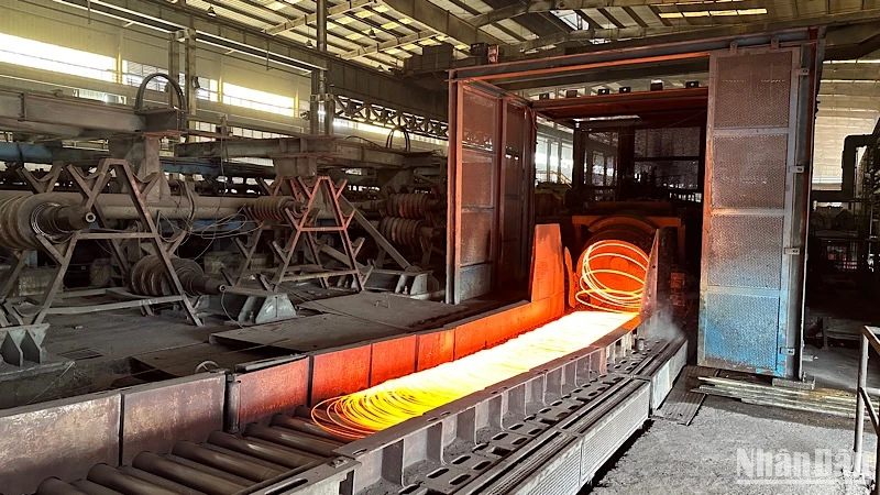Dây chuyền sản xuất thép tại Nhà máy cán thép Thái Nguyên (Công ty cổ phần gang thép Thái Nguyên).