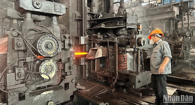 Sản xuất thép tại Công ty cổ phần Gang thép Thái Nguyên.