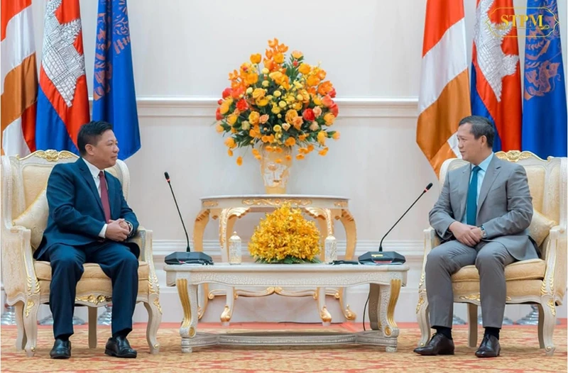 Đại sứ Việt Nam Nguyễn Huy Tăng đến chào Thủ tướng Vương quốc Campuchia Hun Manet. (Ảnh: Fresh News)