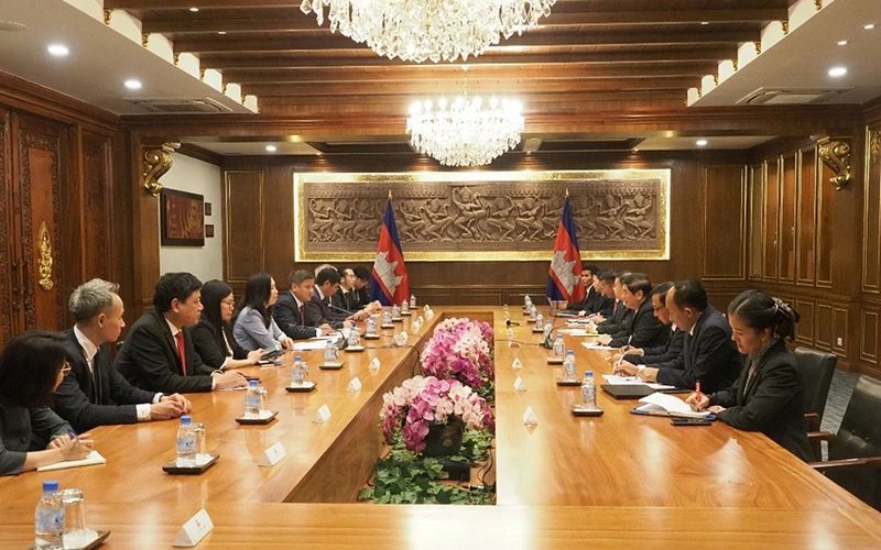 Thứ trưởng Ngoại giao Lê Thị Thu Hằng chào xã giao Quốc vụ khanh thường trực Bộ Ngoại giao và Hợp tác quốc tế Campuchia Sea Kosal.