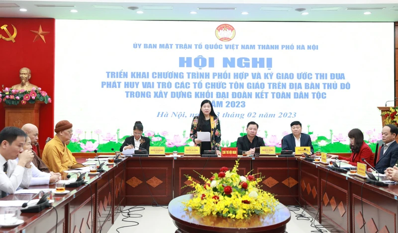 Chủ tịch Ủy ban Mặt trận Tổ quốc Việt Nam thành phố Hà Nội phát biểu tại hội nghị.