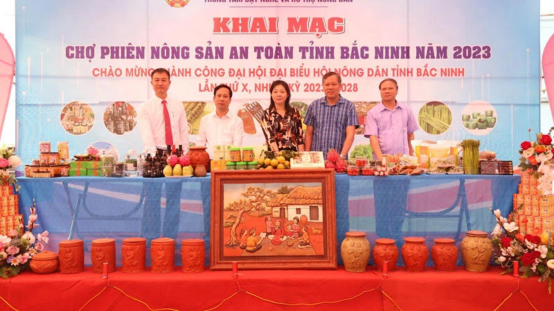 Khai mạc Chợ phiên Nông sản an toàn tỉnh Bắc Ninh năm 2023.