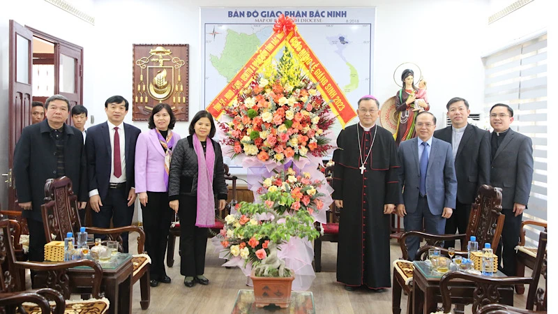 Lãnh đạo tỉnh Bắc Ninh tới thăm, chúc mừng Tòa Giám mục Bắc Ninh nhân ngày Lễ trọng của đồng bào Công giáo.