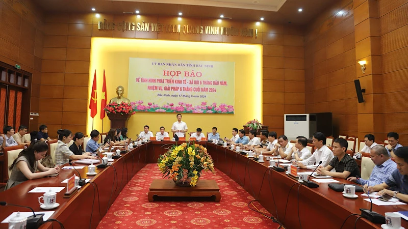 Quang cảnh buổi họp báo.