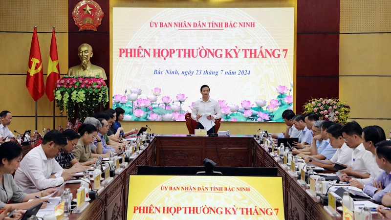 Quang cảnh phiên họp thường kỳ tháng 7 của Ủy ban nhân dân tỉnh Bắc Ninh.