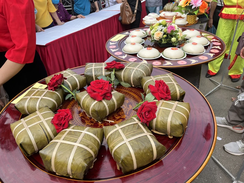 Ban Tổ chức lựa chọn bánh chưng, bánh giầy của các đội đạt giải Nhất để dâng lên các Vua Hùng dịp Giỗ tổ Hùng Vương năm sau.