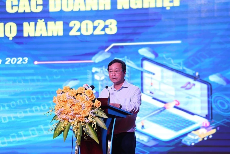 Chủ tịch Ủy ban nhân dân tỉnh phú Thọ phát biểu tại hội nghị.