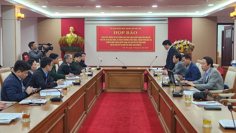 Thành phố Việt Trì thông tin với báo chí phương án cưỡng chế thu hồi đất tại phường Minh Nông.