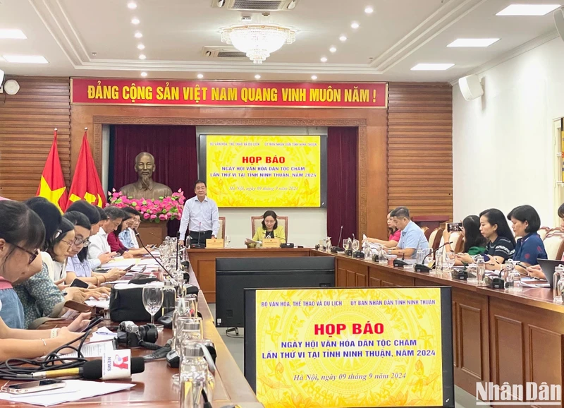 Quang cảnh họp báo Ngày hội văn hóa dân tộc Chăm