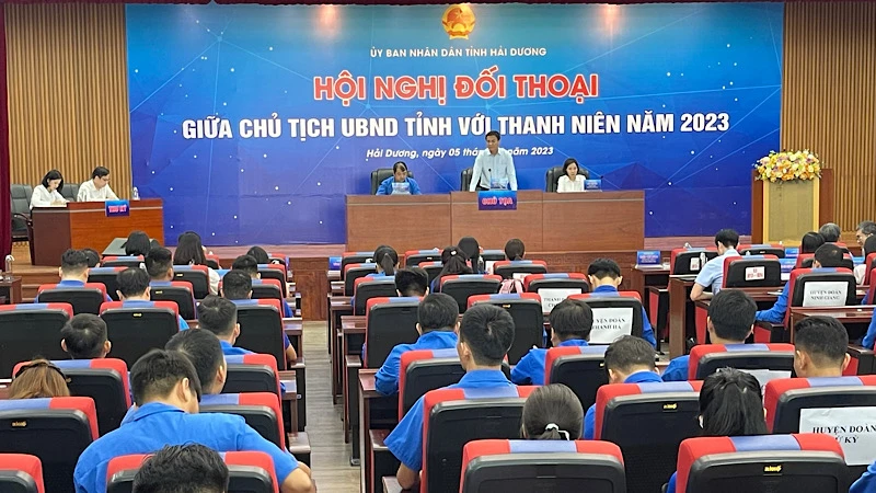Hội nghị đối thoại giữa Chủ tịch Ủy ban nhân dân tỉnh Hải Dương với thanh niên.