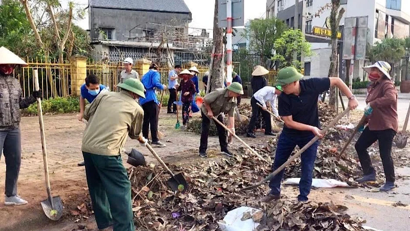 Các phường, xã ở thành phố Hải Dương ra quân tổng vệ sinh môi trường thu gom rác thải.