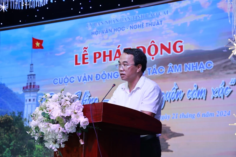 Phó chủ tịch Hội Văn học-Nghệ thuật Lào Cai Nguyễn Thành Long phát động cuộc thi sáng tác.