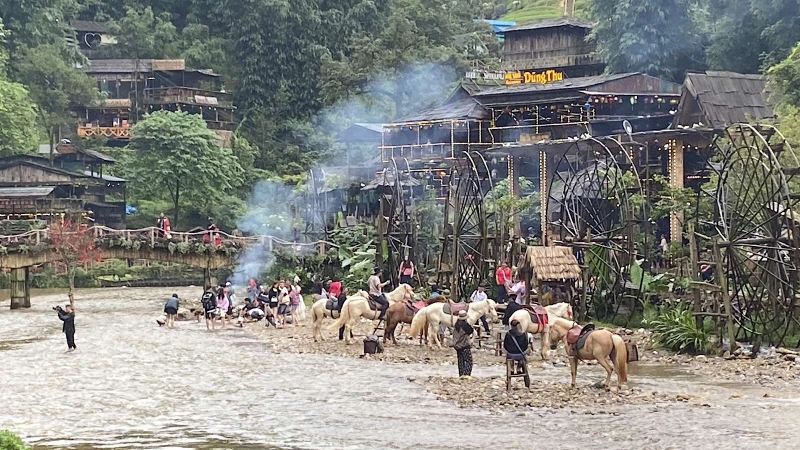 Bản Cát Cát, một điểm du lịch hút khách của thị xã Sa Pa.