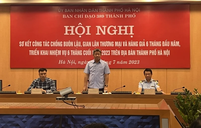 Trưởng Ban Chỉ đạo 389 thành phố Hà Nội Nguyễn Mạnh Quyền phát biểu chỉ đạo. 