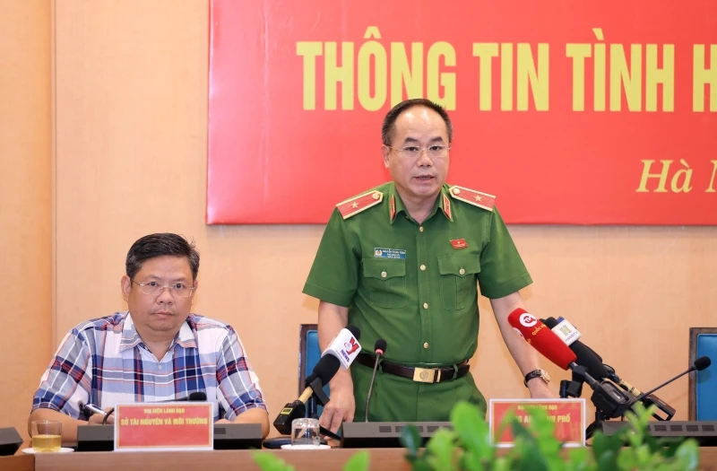 Thiếu tướng Nguyễn Thanh Tùng, Phó Giám đốc Công an thành phố Hà Nội thông tin tại buổi họp báo.