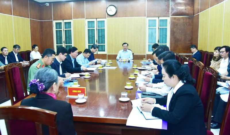 Bí thư Thành ủy Hà Nội Đinh Tiến Dũng chủ trì buổi tiếp công dân sáng 17/3.