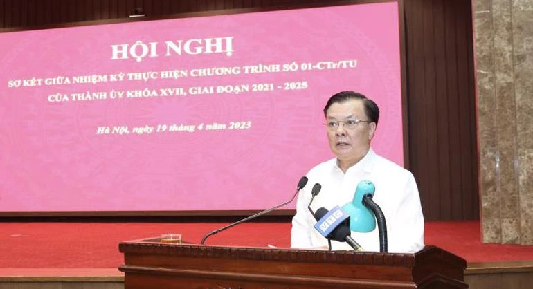 Bí thư Thành ủy Hà Nội Đinh Tiến Dũng phát biểu chỉ đạo hội nghị. (Ảnh: Duy Linh)