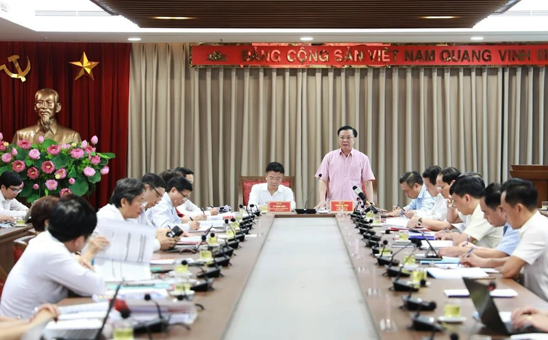 Bí thư Thành ủy Hà Nội Đinh Tiến Dũng phát biểu tại buổi làm việc, chiều 14/7.