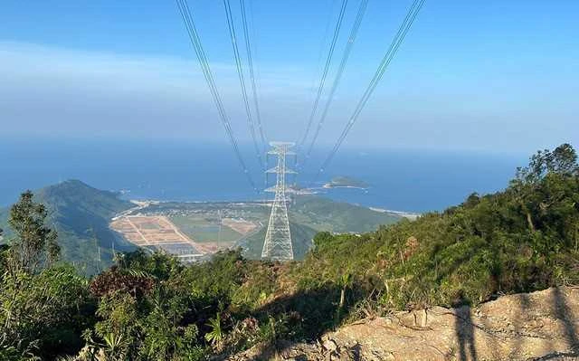 Đường dây 500 kV Quảng Trạch-Dốc Sỏi đoạn qua địa phận tỉnh Quảng Bình.