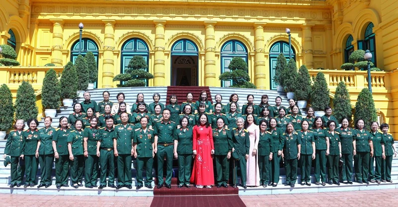 Phó Chủ tịch nước Võ Thị Ánh Xuân tiếp Đoàn đại biểu Hội Nữ chiến sĩ Trường Sơn - đường Hồ Chí Minh.