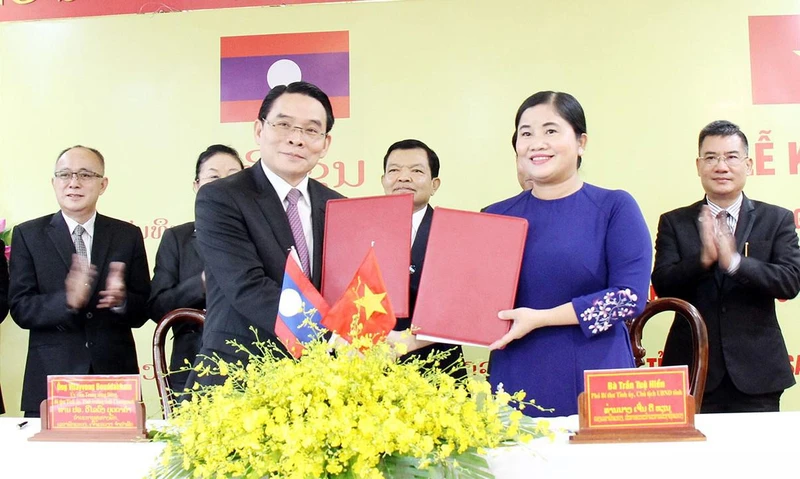 Lãnh đạo tỉnh Bình Phước và tỉnh Champasak ký kết biên bản ghi nhớ nội dung hợp tác giai đoạn 2022-2026.