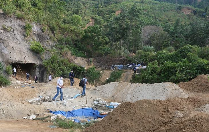 Việc chậm đóng cửa mỏ vàng Bồng Miêu đã gây nhiều khó khăn trong quản lý, bảo vệ nguồn tài nguyên, khoáng sản tại khu vực này.