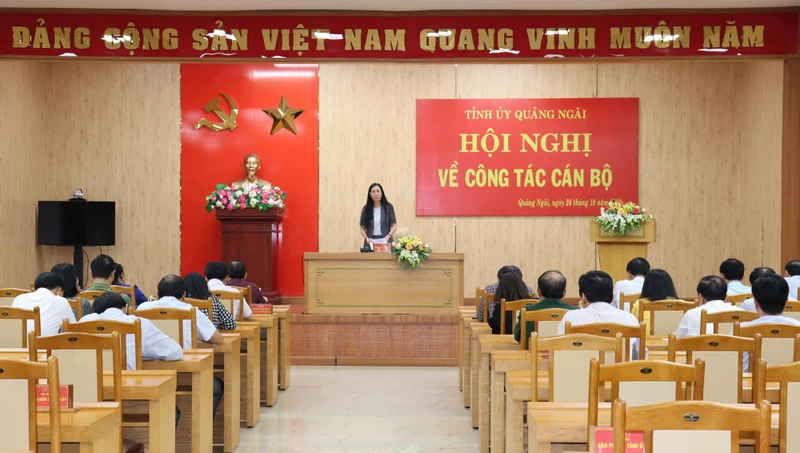 Bí thư Tỉnh ủy Quảng Ngãi Bùi Thị Quỳnh Vân chủ trì hội nghị xem xét kỷ luật đảng viên vi phạm. 