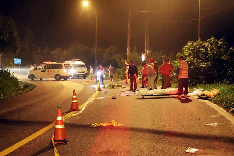 Hiện trường vụ tai nạn trên đèo Bảo Lộc.