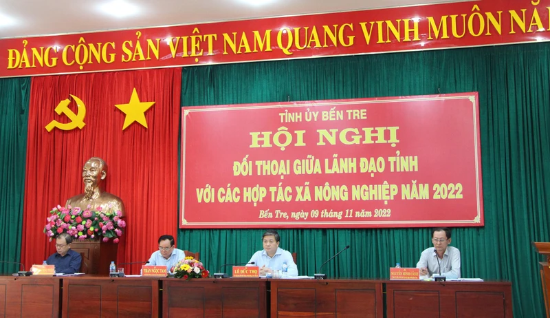 Lãnh đạo tỉnh Bến Tre tham dự buổi đối thoại với đại diện các hợp tác xã trên địa bàn.