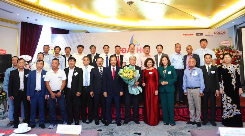 Ban chấp hành khóa mới của Liên đoàn Đua thuyền Việt Nam.