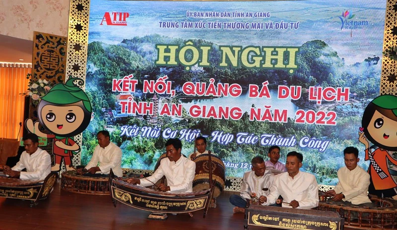 Biểu diễn nhạc truyền thống dân tộc Khmer tại An Giang.