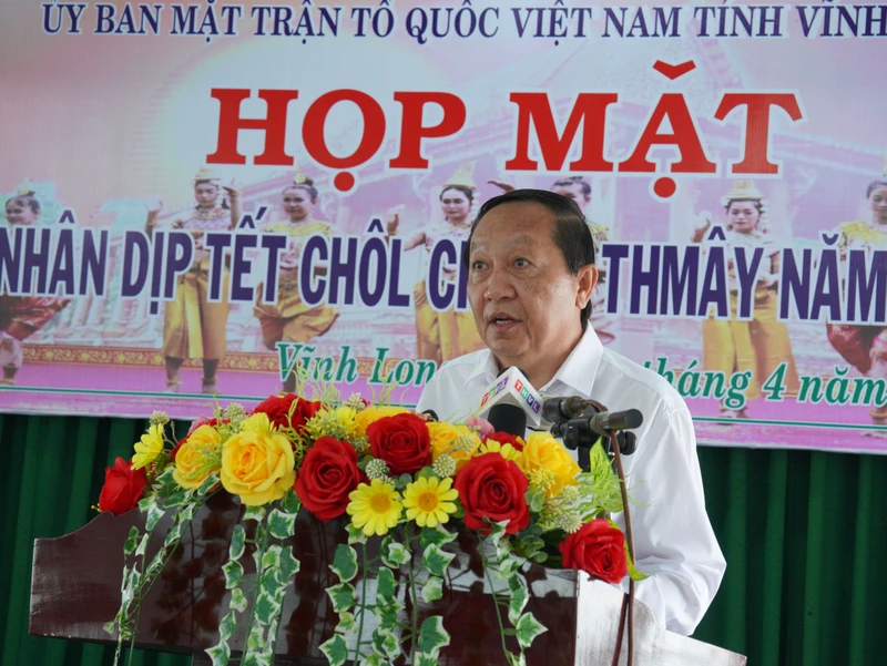 Phó Bí thư thường trực Tỉnh ủy Vĩnh Long Nguyễn Thành Thế phát biểu tại buổi họp mặt. 