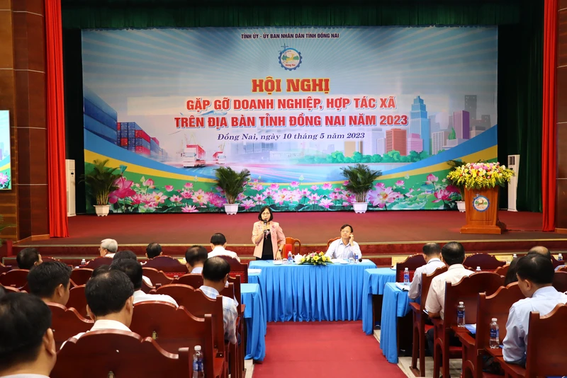 Quang cảnh buổi đối thoại.