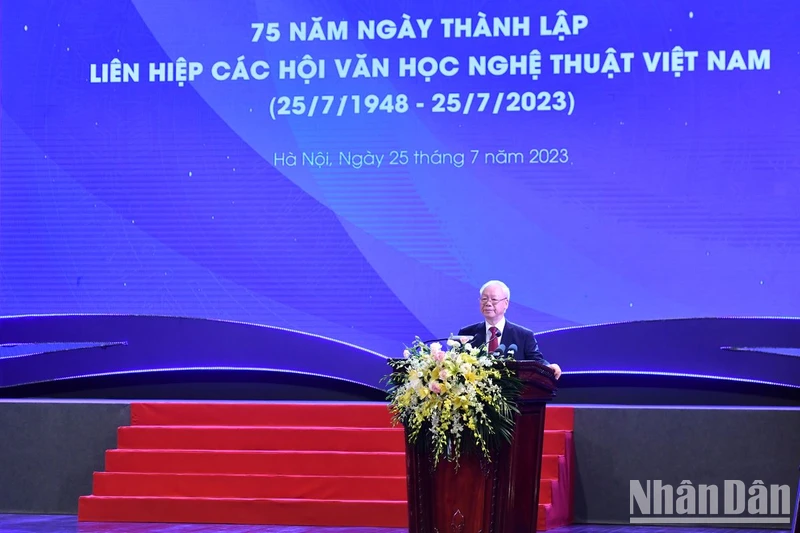 Tổng Bí thư Nguyễn Phú Trọng phát biểu tại Lễ kỷ niệm 75 năm Ngày thành lập Liên hiệp các Hội Văn học nghệ thuật Việt Nam.