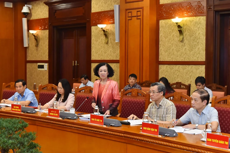 Đồng chí Trương Thị Mai, Uỷ viên Bộ Chính trị, Thường trực Ban Bí thư, Trưởng Ban Tổ chức Trung ương, phát biểu tại Hội nghị.