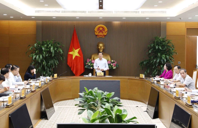 Phó Thủ tướng Lê Minh Khái chủ trì cuộc họp. (Ảnh: VGP)