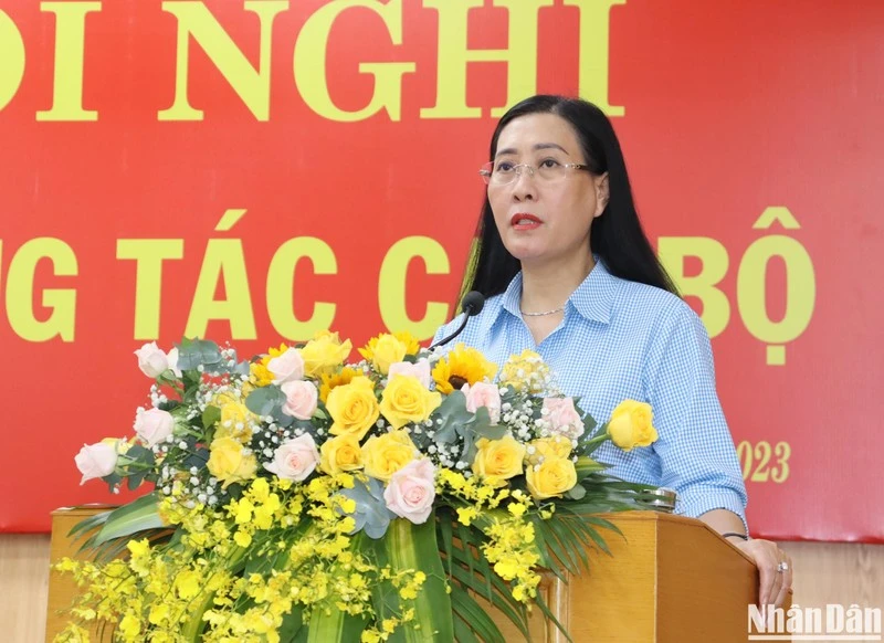 Đồng chí Bùi Thị Quỳnh Vân, Ủy viên Trung ương Đảng, Bí thư Tỉnh ủy, Chủ tịch Hội đồng nhân dân tỉnh Quảng Ngãi phát biểu tại hội nghị. 