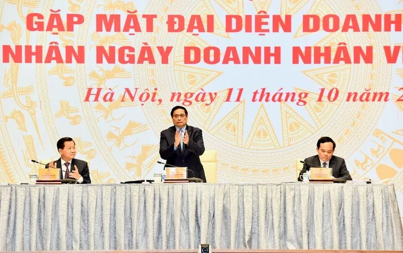 Thủ tướng Phạm Minh Chính chủ trì Hội nghị trực tuyến Thường trực Chính phủ gặp mặt đại diện doanh nhân nhân Ngày Doanh nhân Việt Nam. 