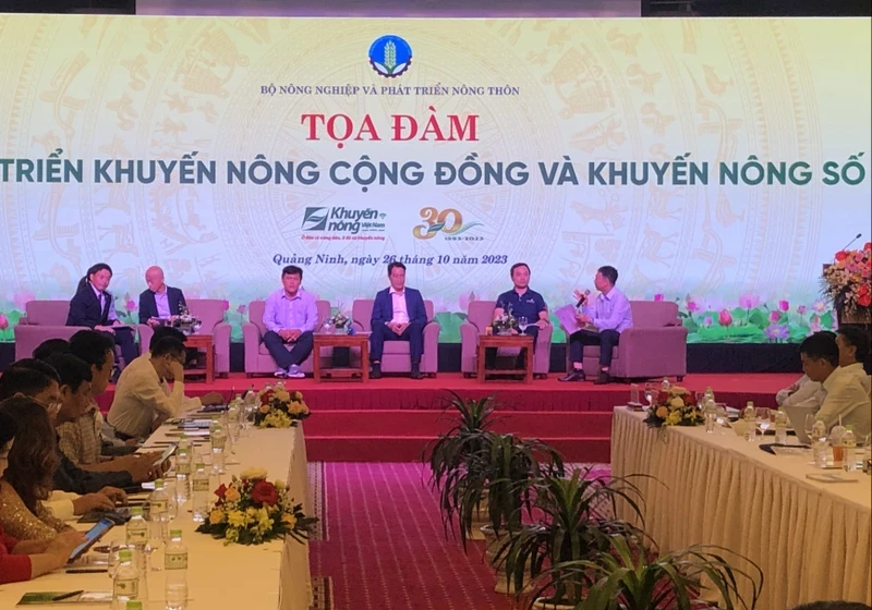 Các đại biểu tham gia tọa đàm.