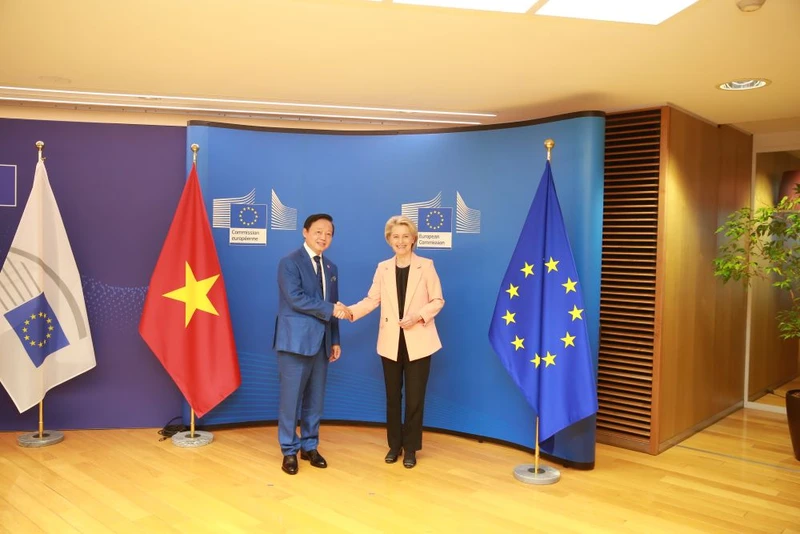 Phó Thủ tướng Trần Hồng Hà gặp Chủ tịch EC Ursula von der Leyen.