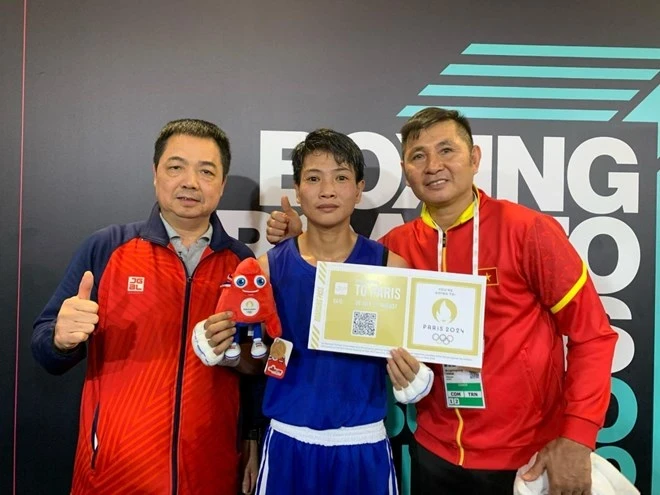 Võ sĩ Võ Thị Kim Ánh (giữa) giành vé dự Olympic Paris 2024. Ảnh: Liên đoàn Boxing Việt Nam